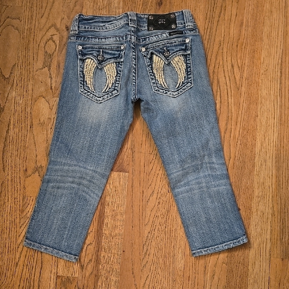 MISS ME DISTRESSED DENIM CAPRI